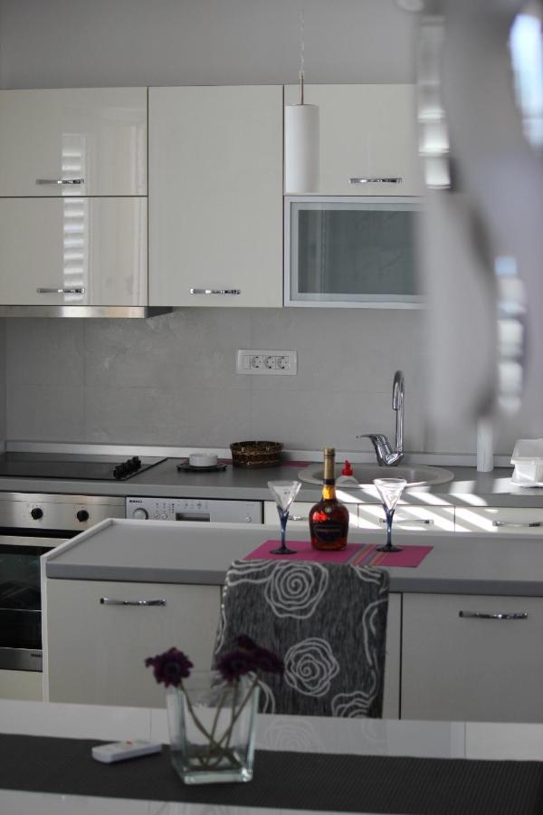 Chic Apartment In The City Center By The Sea Tivat Exterior foto