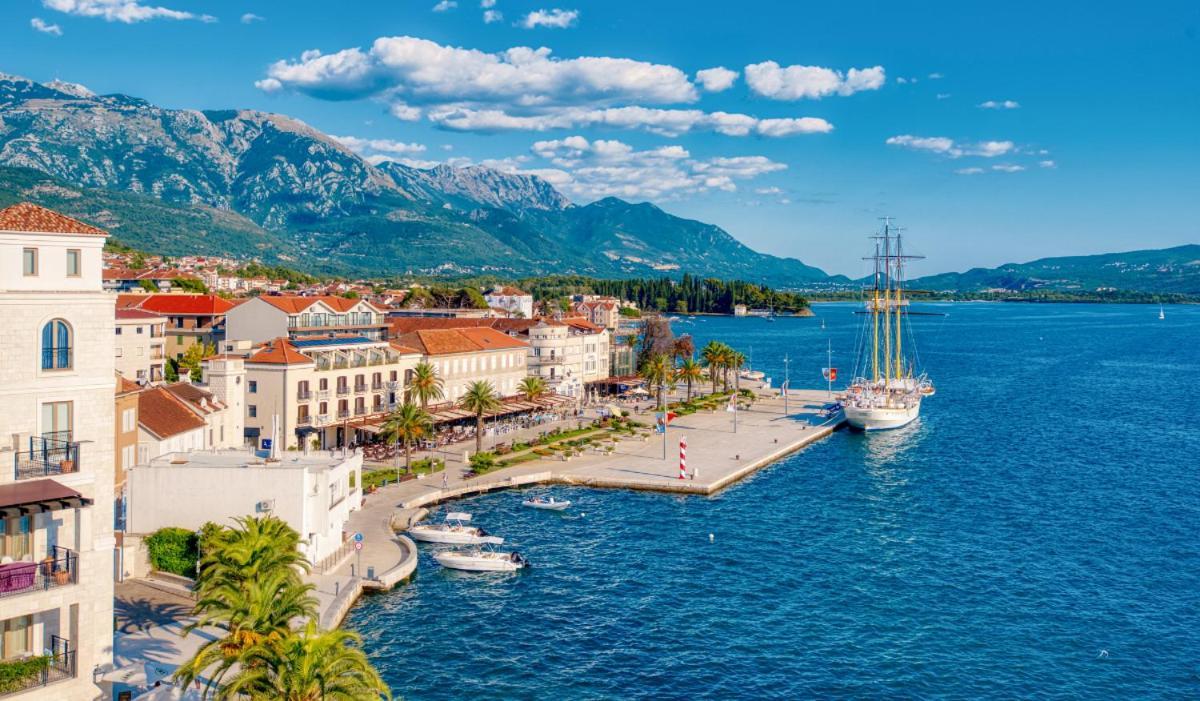 Chic Apartment In The City Center By The Sea Tivat Exterior foto