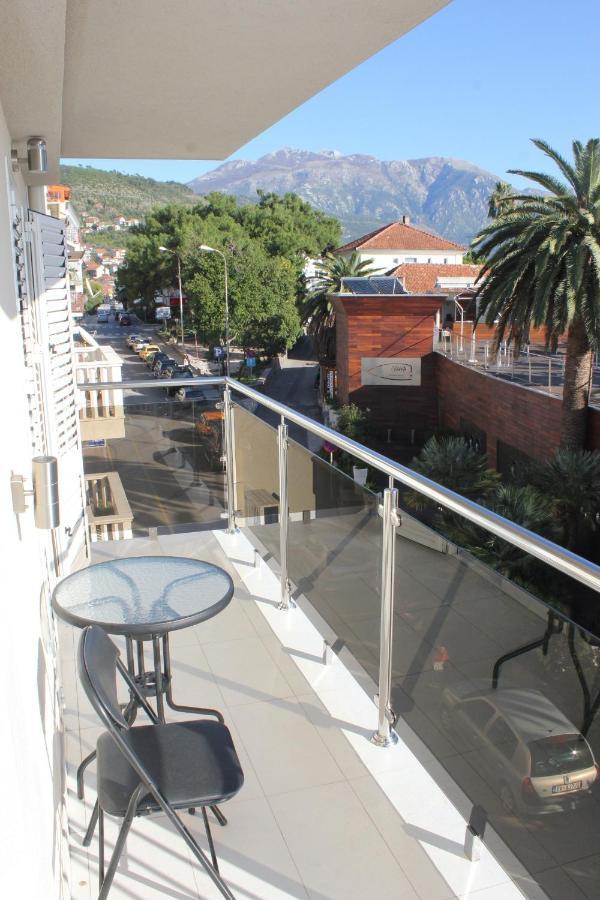 Chic Apartment In The City Center By The Sea Tivat Exterior foto