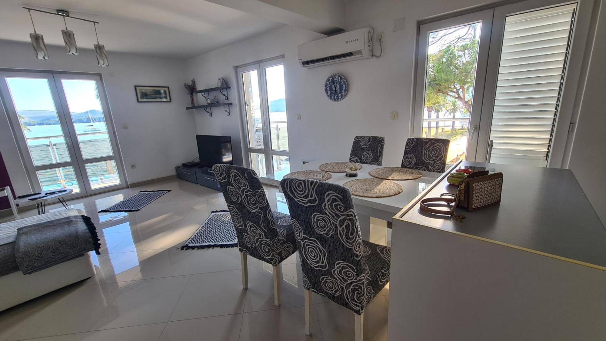 Chic Apartment In The City Center By The Sea Tivat Exterior foto